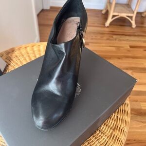 Vince Camuto Black Ankle Booties Sleek Leather Design